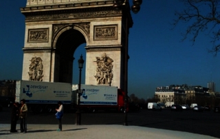 camions arc de triomphe